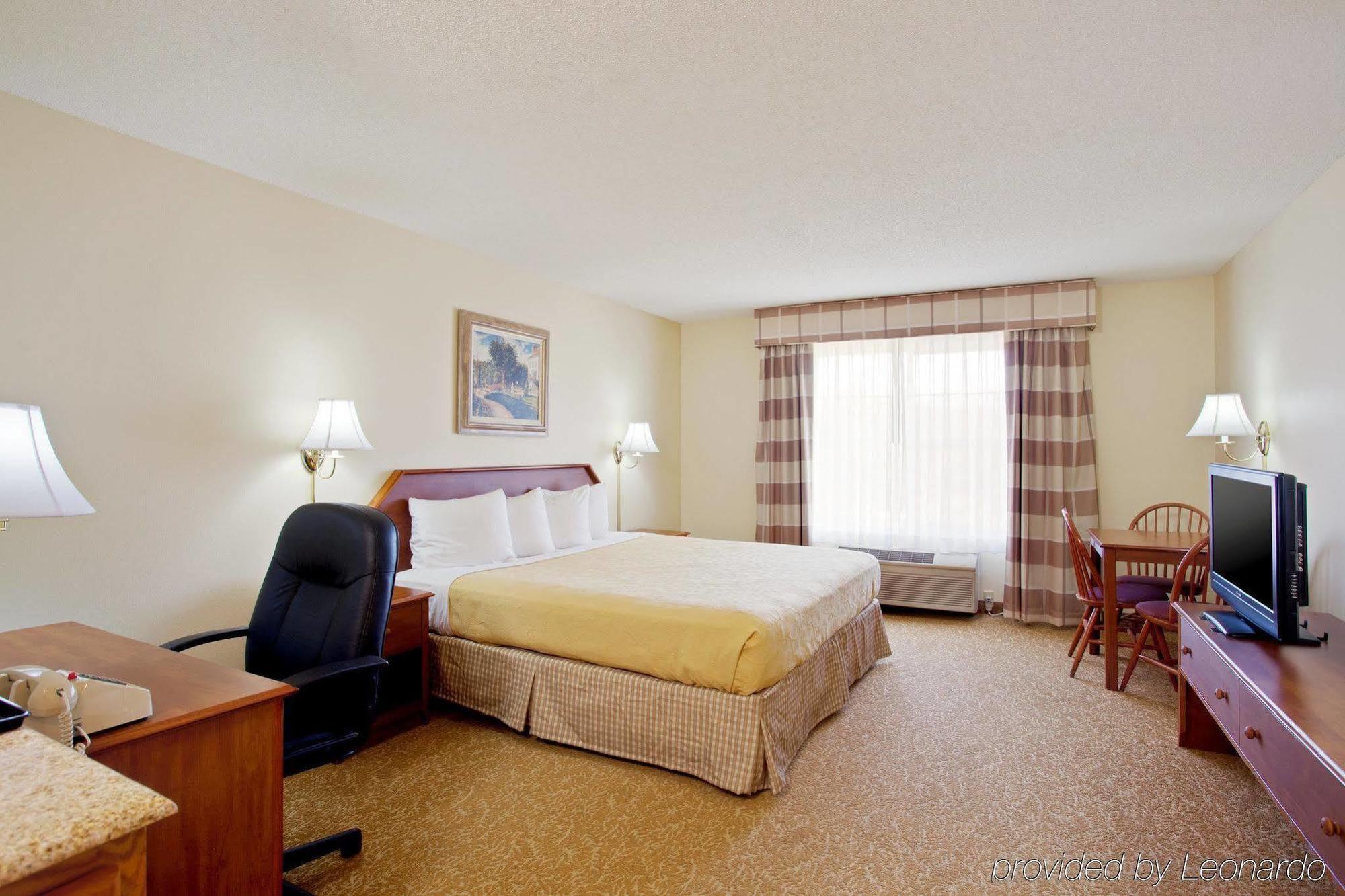 Amerivu Inn & Suites - Shakopee Room photo